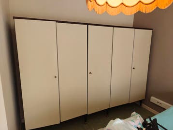 Gratis vintage kleerkast