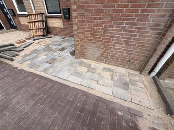 Gratis af te halen: Gebruikte tuintegels 30x20