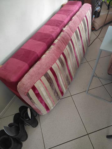 Leuke roze poef, veel gebruikt