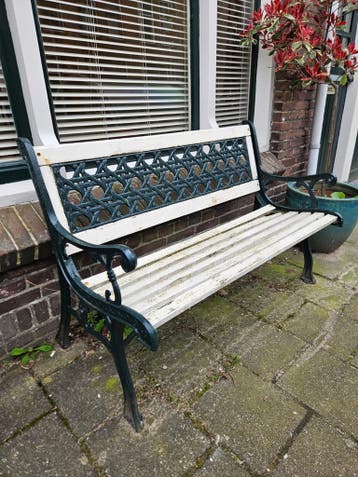 Metalen en houten tuinbank gratis op te halen!