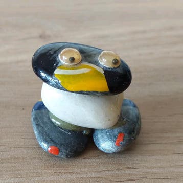 BEELDJE GEMAAKT VAN STEENTJES