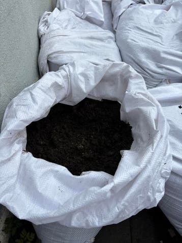 Gratis af te halen: zakken vruchtbare tuinaarde Hilversum