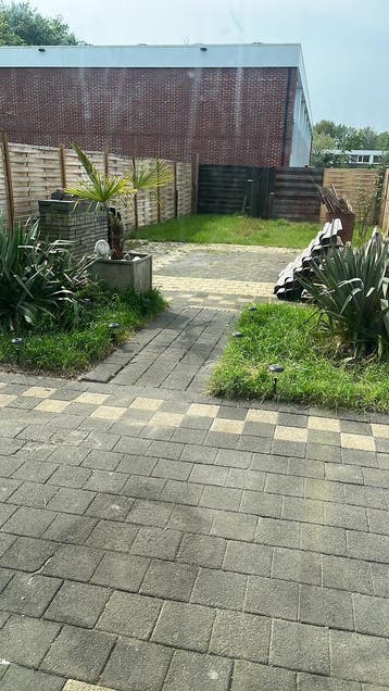 73m2 bestrating antraciet/geel