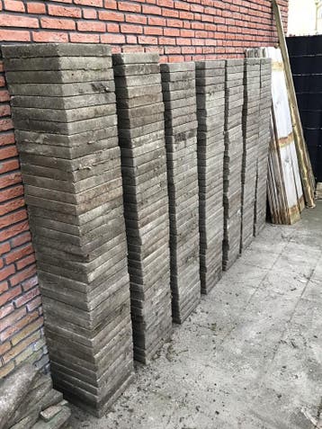 Gratis 250 Stoeptegels 30x30x5 cm gratis af te halen