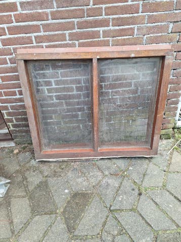 Hard houten kozijn met enkel glas gratis