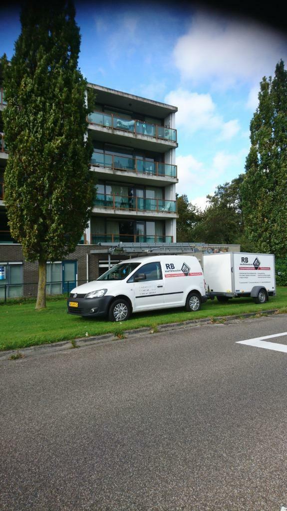 R.B. Multidiensten schoonmaakdiensten  Glasbewassing, Schoonmaken bedrijfsruimte