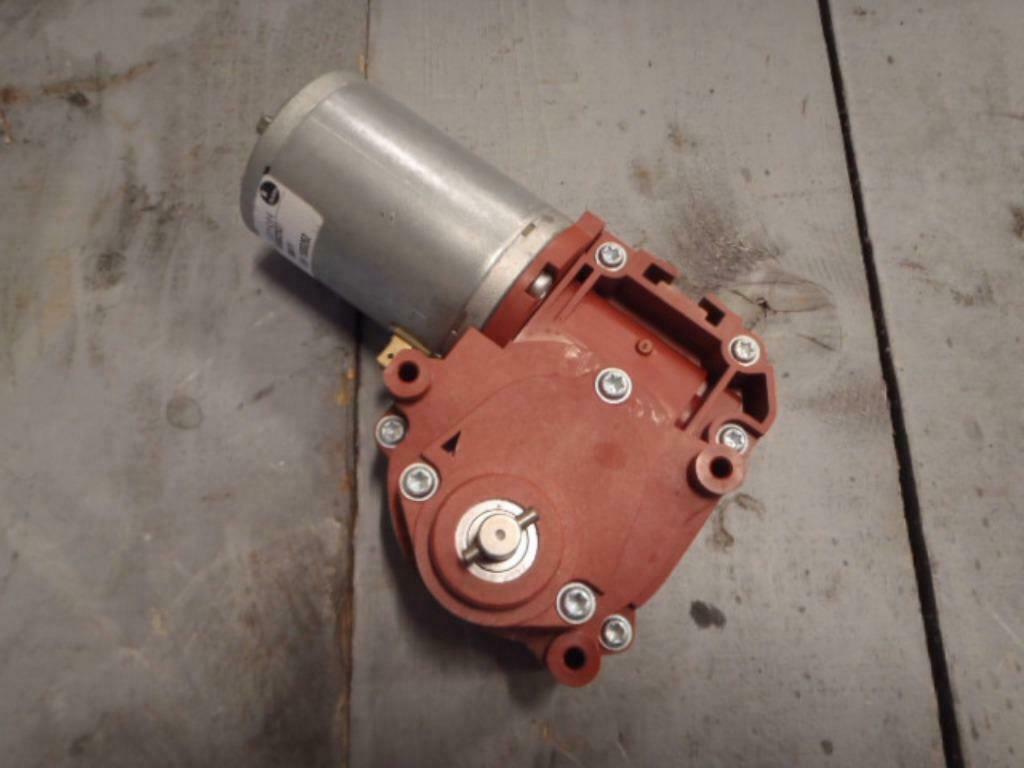 01408 Vertragingsmotor 12 RPM bij 12 volt - 24 RPM 24 volt., Doe-het-zelf en Verbouw, Motoren, Ophalen of Verzenden, Zo goed als nieuw