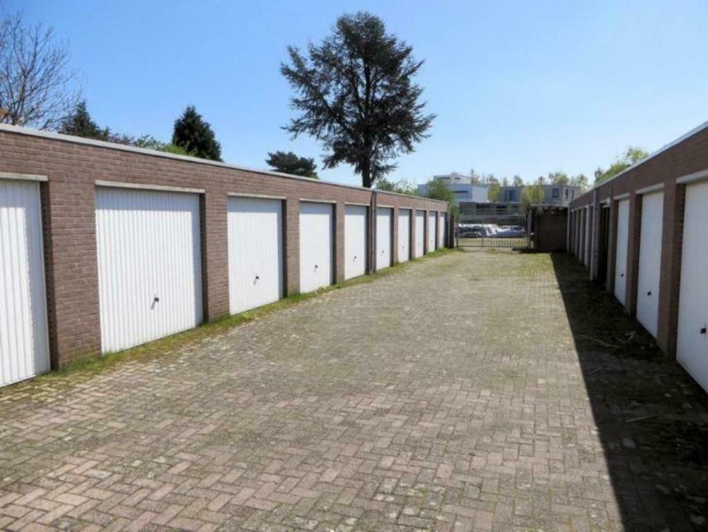 Nette/Veilige Opslagruimte in Garage nabij Heerlen Centrum, Huizen en Kamers, Garages en Parkeerplaatsen, Limburg