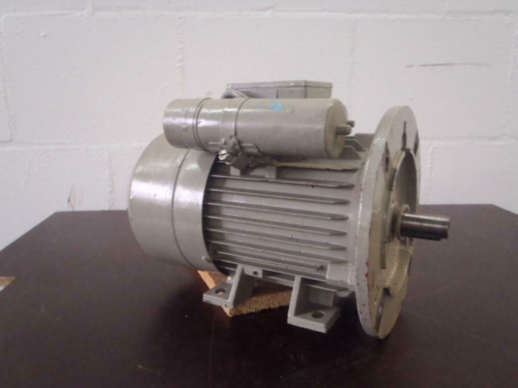 1,1 KW 2900 RPM 230 volt flens voet Siemens ONGEBRUIKT NIEUW, Doe-het-zelf en Verbouw, Motoren, Ophalen of Verzenden, Zo goed als nieuw