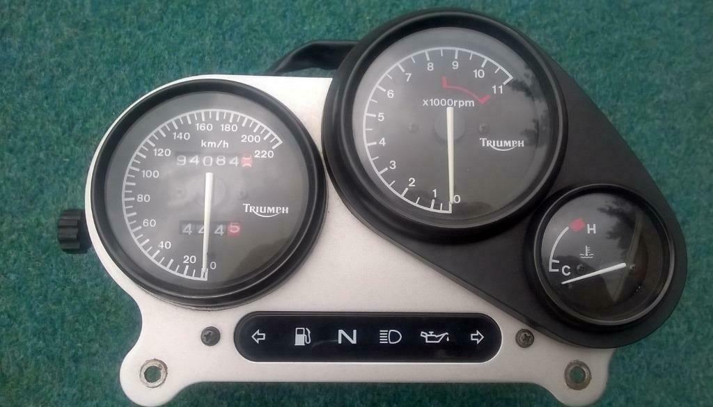 Triumph Tiger 900 dashboard, Motoren, Ophalen