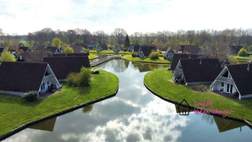 Gerenoveerd 6p vakantiehuisje aan ‘t water (OV), Vakantie, Open haard, Overige typen, Eigenaar, 6 personen