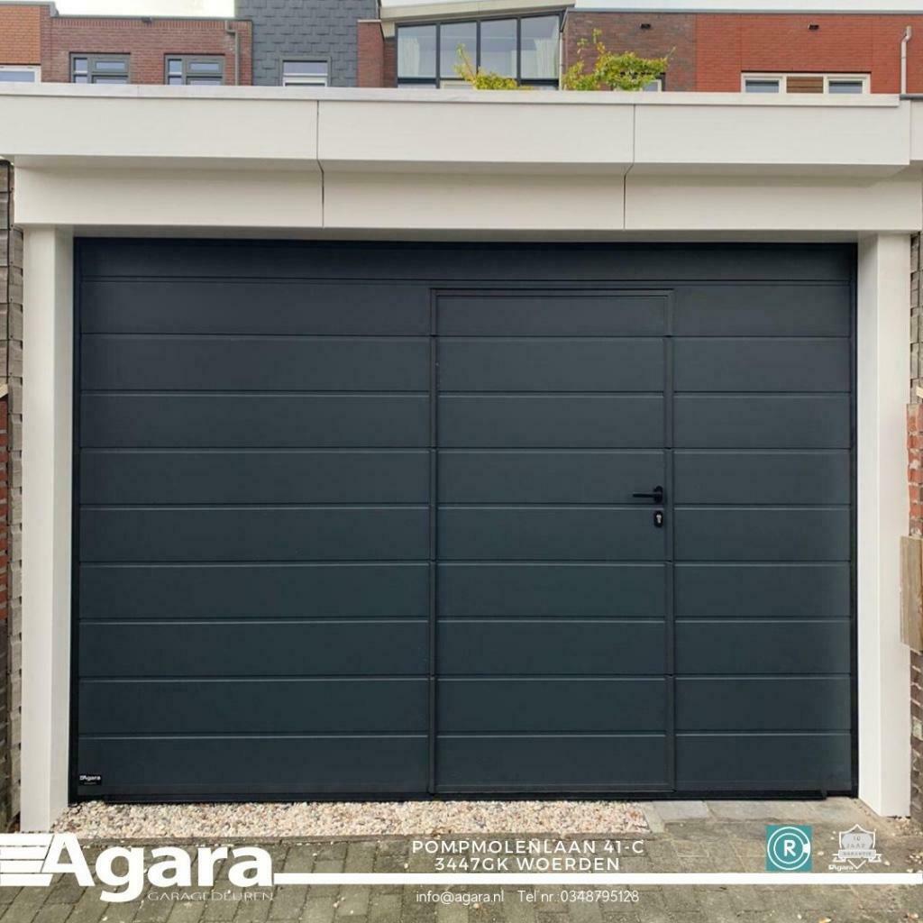 Antraciet garagedeur met loopdeur en nog veel meer bij AGARA, Ophalen, Metaal, 120 cm of meer, 215 cm of meer