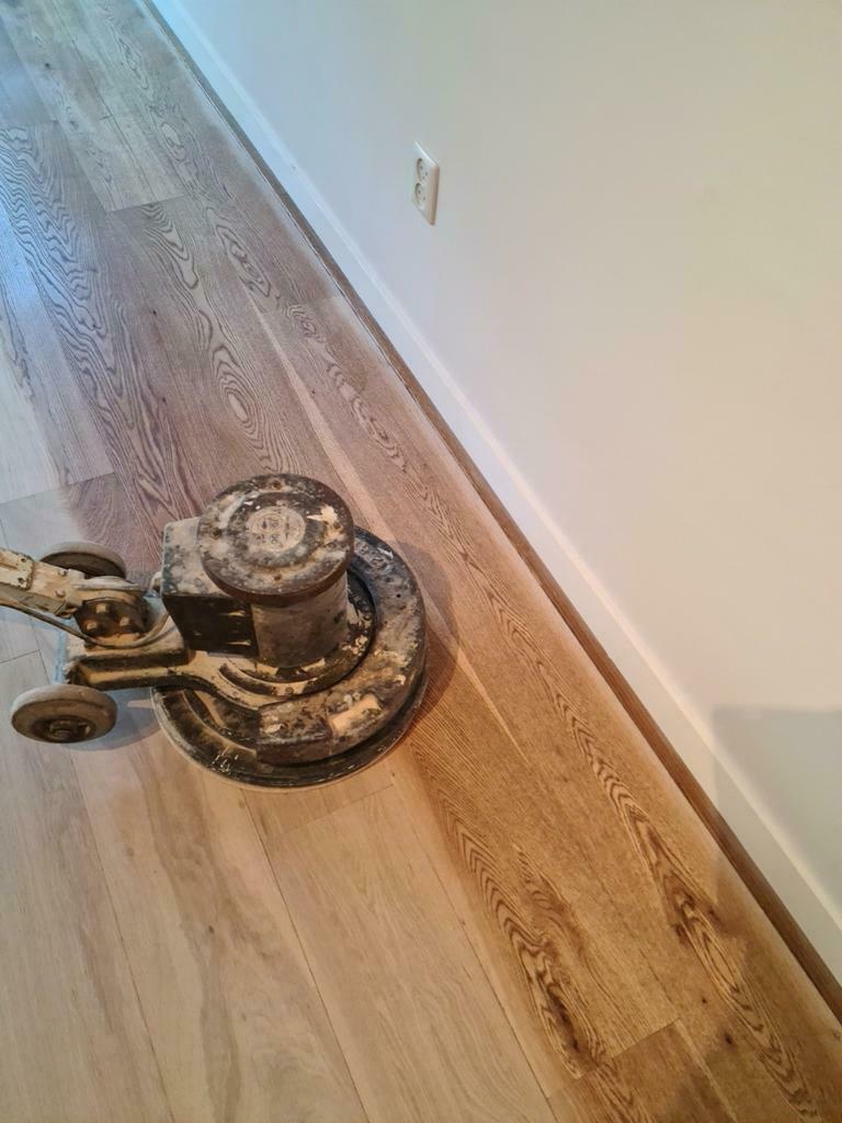 Vloer schuren  lakken en olieen  omgeving noord Holland, Garantie