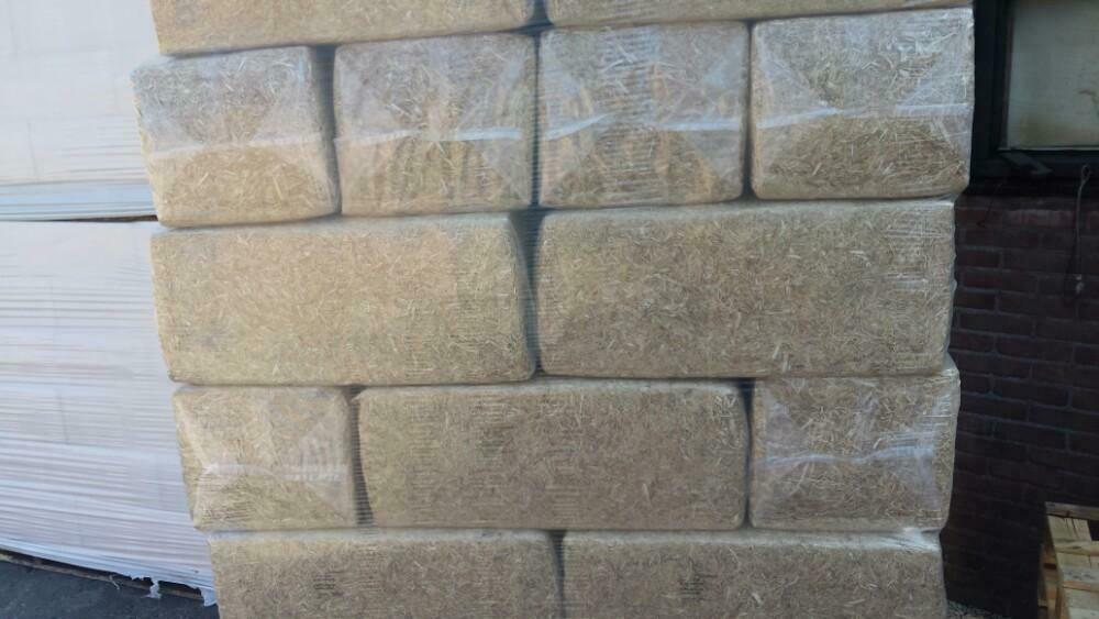 Tekoop balen rapsodie gehakseld koolzaadstro 1-3 & 2-4 cm.