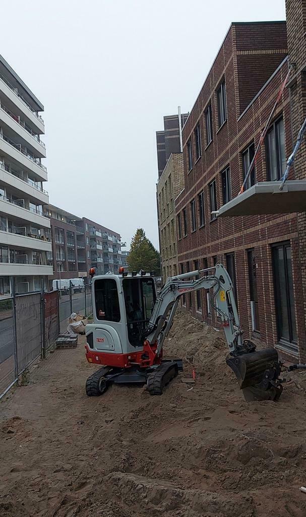 Holtkamp Klein Grondverzet. Tuin ontruiming / tuin aanleg, Diensten en Vakmensen, Tuinmannen en Stratenmakers, Tuin- of Vijveraanleg