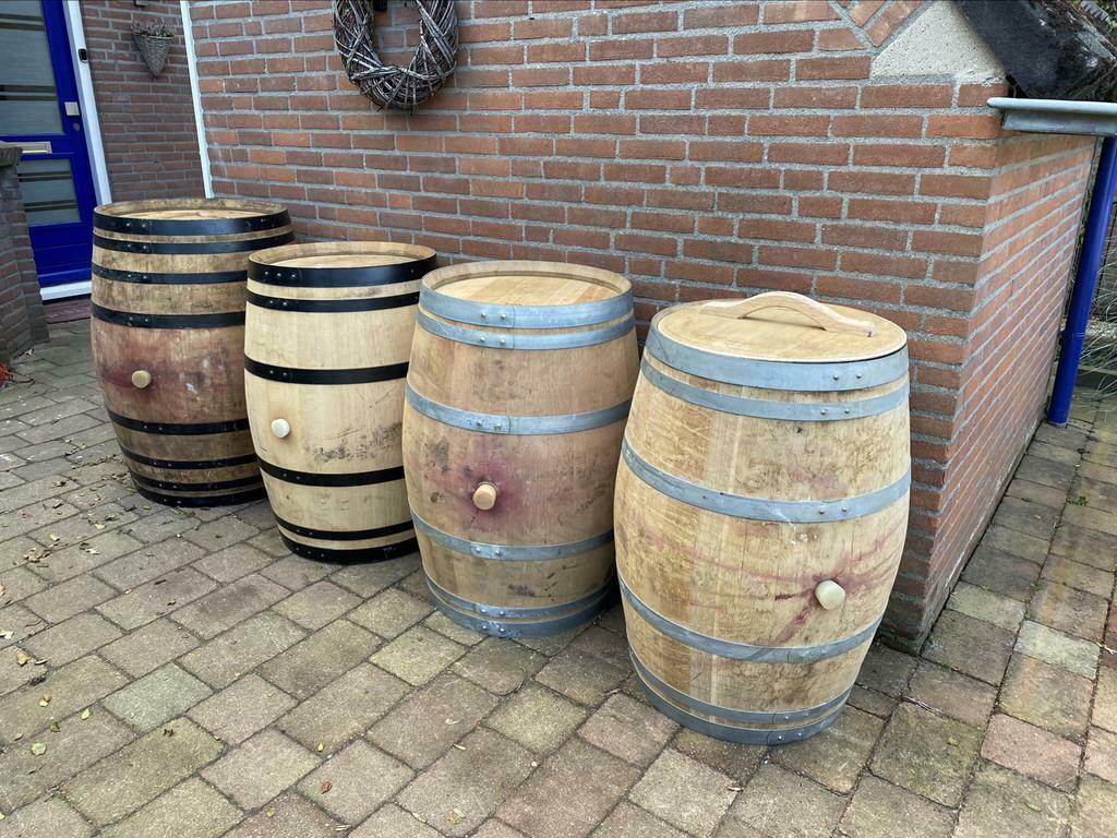 Eiken wijnvat regenton 225 liter, Ophalen, 150 liter of meer, Zo goed als nieuw, Met pomp