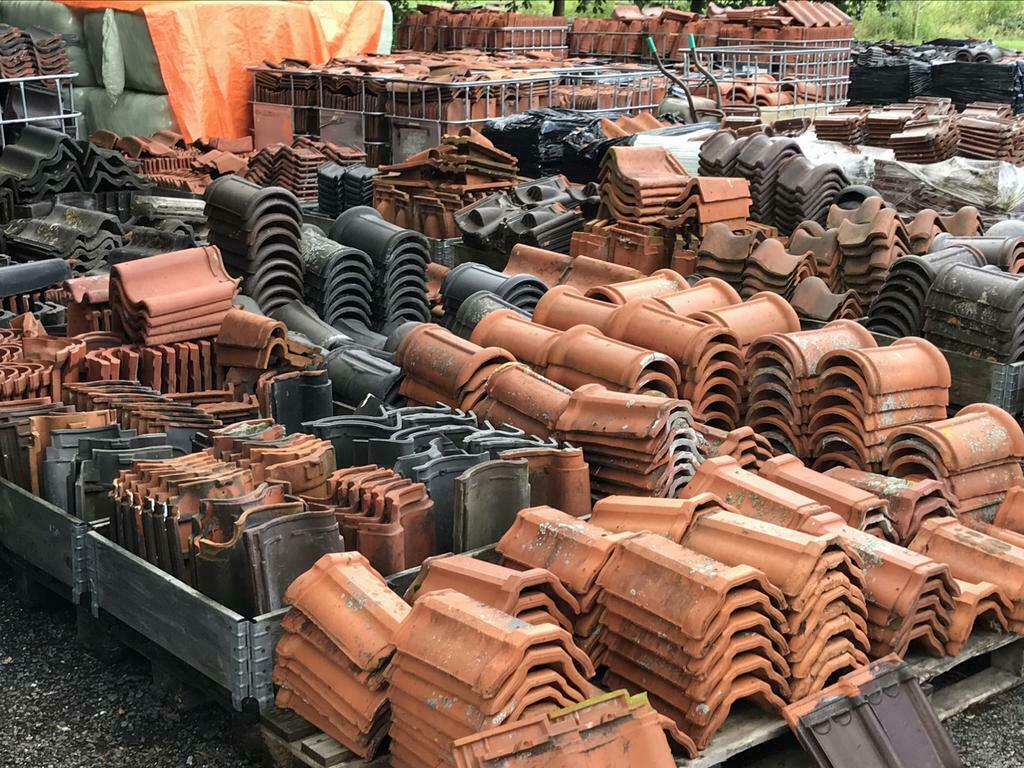 Gebruikte dakpannen gevelpannen & nokvorsten nokvorst dakpan, Doe-het-zelf en Verbouw, Dakpannen en Dakbedekking, Ophalen, Gebruikt