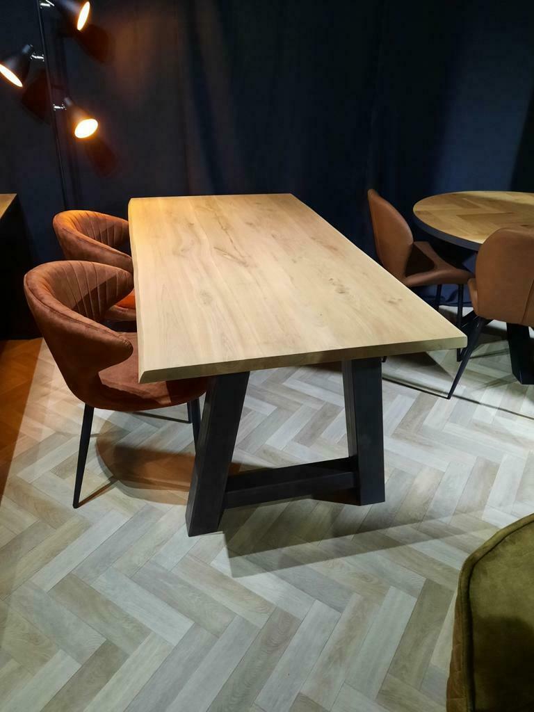 Eiken boomstamtafel Aanbieding Showmodel, Huis en Inrichting, Tafels | Eettafels, Ophalen of Verzenden, Nieuw, Eikenhout