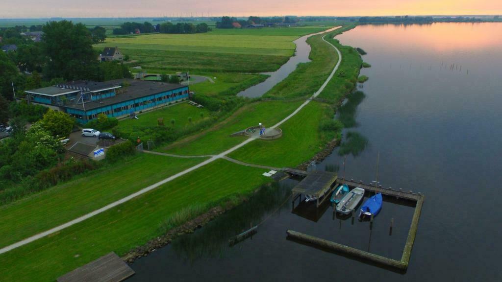 Groepsaccommodatie direct aan het Tjeukemeer. 15-50 pers., Groepsaccommodatie, Dorp, Open haard, Overige typen