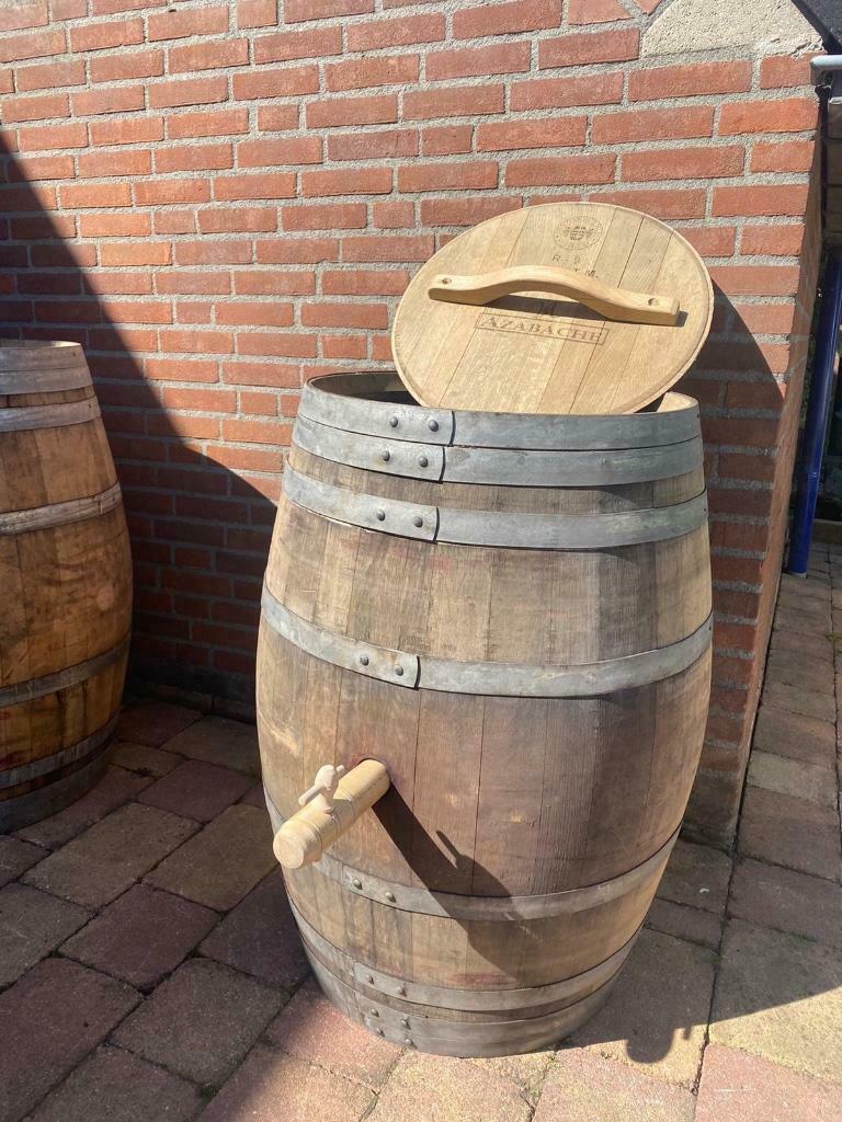 Eiken wijnvat regenton 225 liter, Ophalen, 150 liter of meer, Zo goed als nieuw, Met pomp