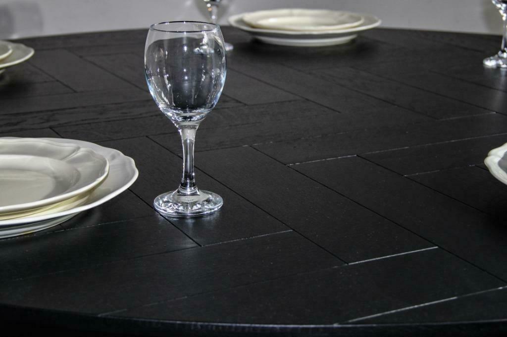 Modern ronde zwarte visgraat tafel maatwerk, Huis en Inrichting, Tafels | Eettafels, Ophalen of Verzenden, Nieuw, Rond, Modern