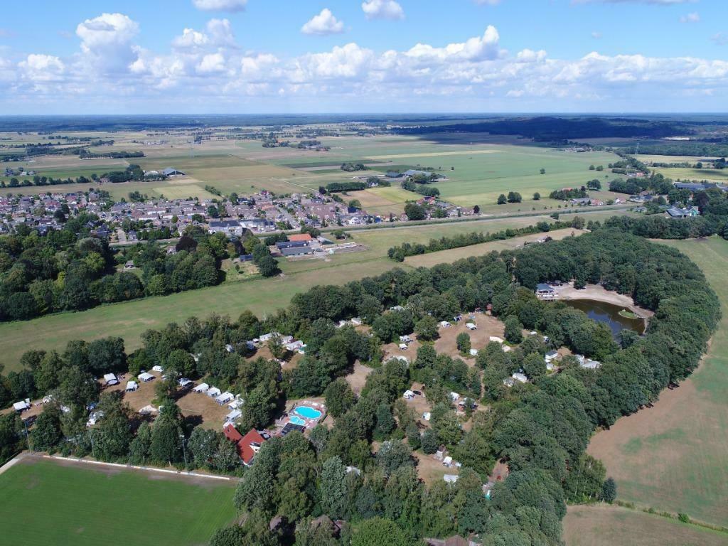 Zoekt u een plaats voor uw stacaravan of chalet?, Wasmachine, Aan meer of rivier, Landelijk