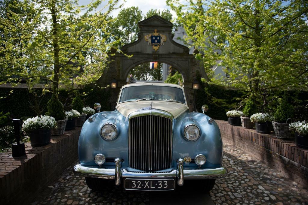 Bruidsauto's-Trouwauto's of voor Gala vervoer v.a. 100 euro., Met chauffeur, Personenauto