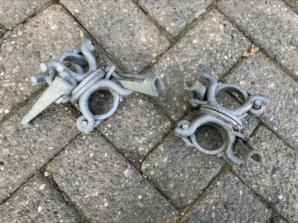 Van Thiel draaiklem/draaiklemmen met vaste spie 48.3MM, Doe-het-zelf en Verbouw, Steigers, Ophalen, Gebruikt, Gevelsteiger, 5 meter of hoger