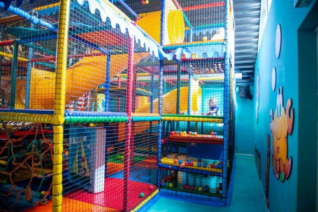 Vakantie Friesland : Kamperen-Bungalows-Caravans-Tenten, Wasmachine, Aan meer of rivier, Recreatiepark