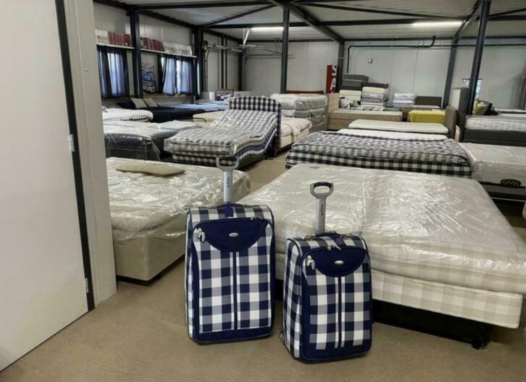HASTENS OUTLET WINKEL Hästens bjx toppers en outlet bedden, Ophalen of Verzenden, Zo goed als nieuw, Eenpersoons