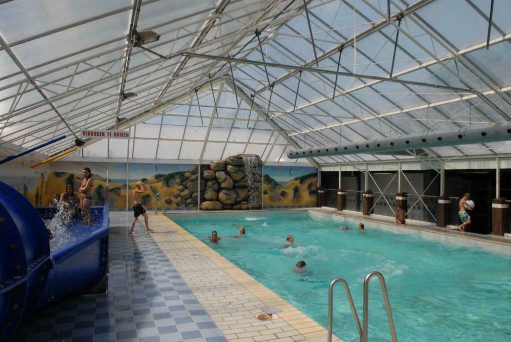 Vakantie Friesland : Kamperen-Bungalows-Caravans-Tenten, Wasmachine, Aan meer of rivier, Recreatiepark