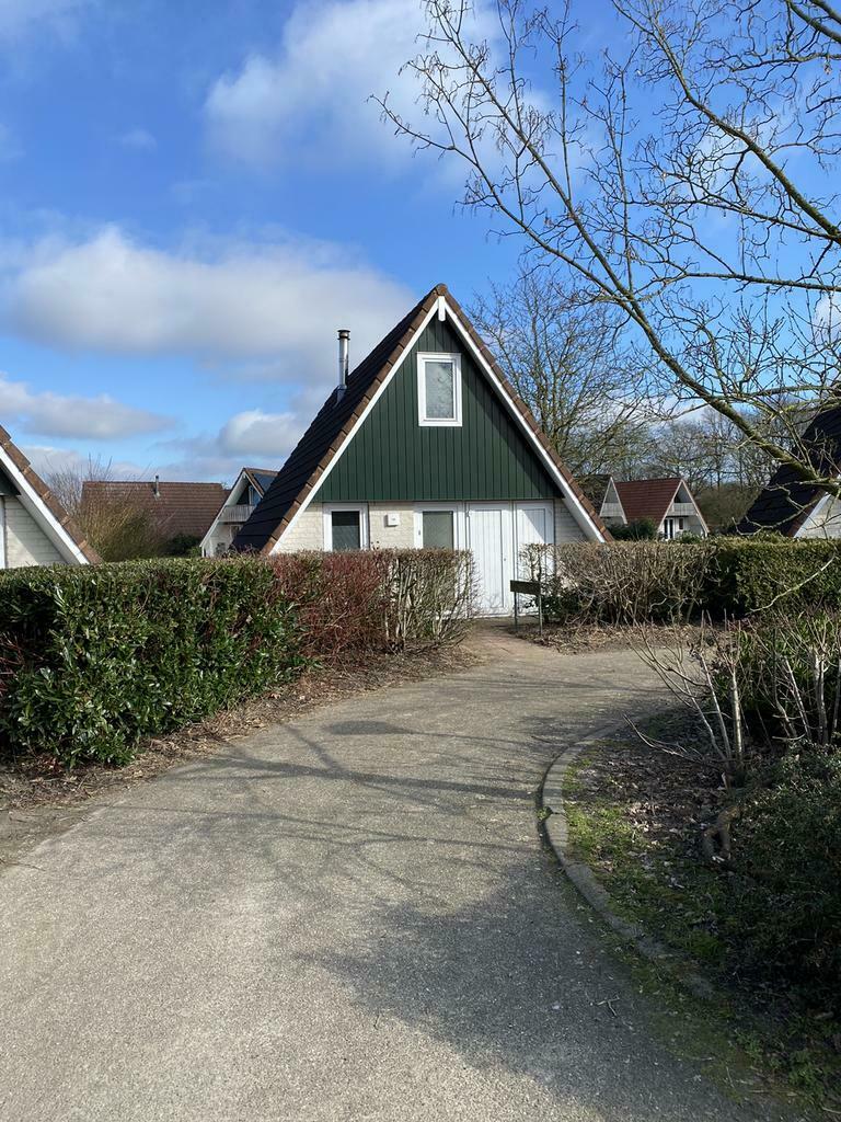 MOOI VAKANTIEHUIS AAN HET WATER ,BESTE VISPLEK, Open haard, Chalet, Bungalow of Caravan, Eigenaar, 6 personen
