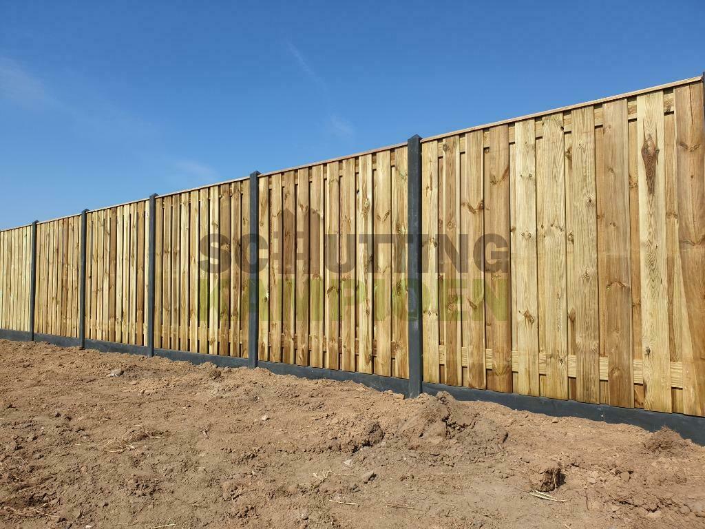 Schutting 21 planks €120 per meter incl plaatsen!