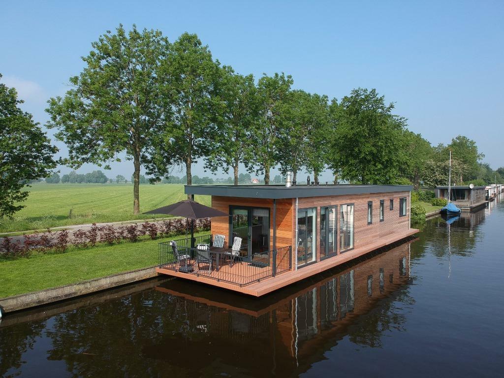 Vakantiehuis woonboot te huur in Friesland Langweer, Dorp, 2 slaapkamers, Overige typen, Friesland