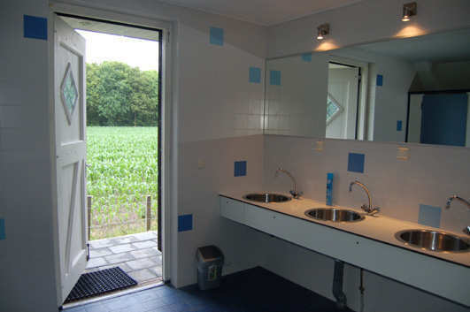 Camping in natuur in Drenthe bij bos. Paas aanbieding €60, Wasmachine, In bos, Landelijk