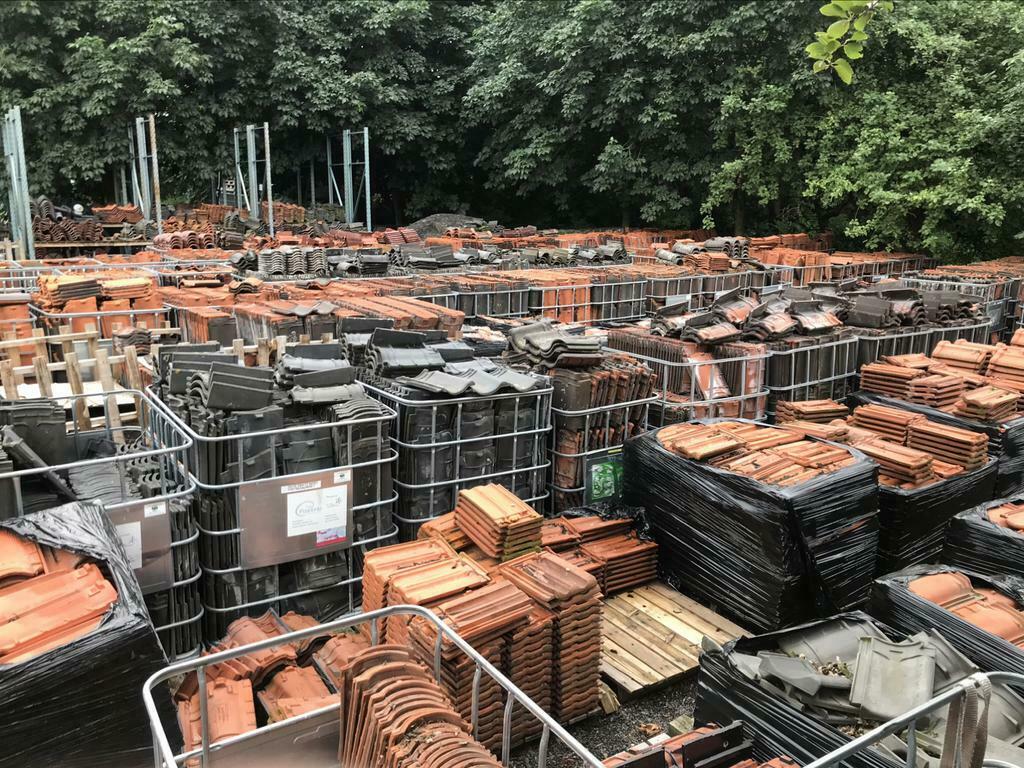 Gebruikte dakpannen gevelpannen & nokvorsten nokvorst dakpan, Doe-het-zelf en Verbouw, Dakpannen en Dakbedekking, Ophalen, Gebruikt