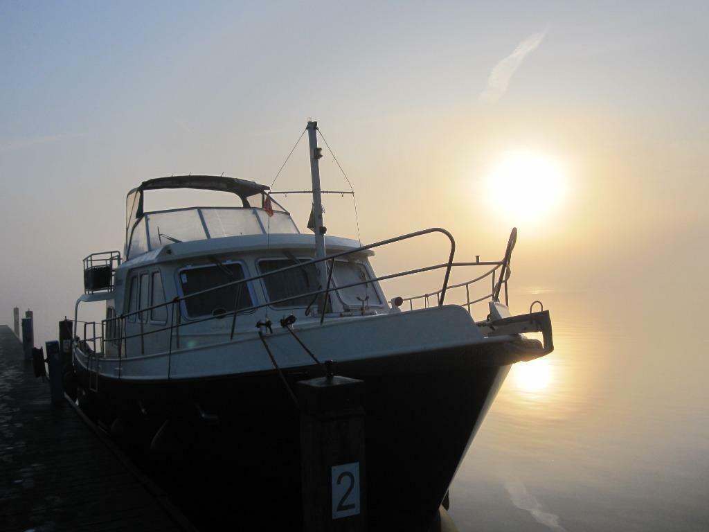 Motorboot varen bij Yachtcharter de Brekken bv., Sloep of Motorboot