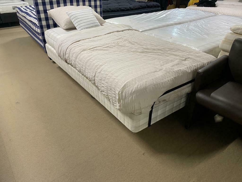 HASTENS OUTLET WINKEL Hästens bjx toppers en outlet bedden, Ophalen of Verzenden, Zo goed als nieuw, Eenpersoons