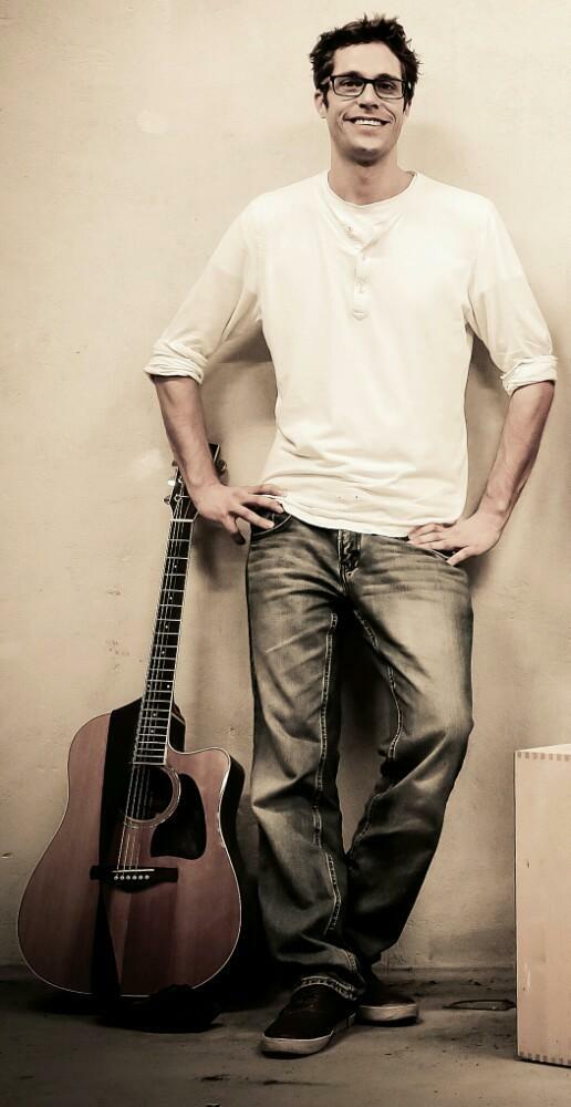 (Bas)Gitaarles, ukelele Baarn Bussum Huizen eo ook aan huis, Diensten en Vakmensen, Muziekles en Zangles, Komt aan huis, Tokkelinstrumenten