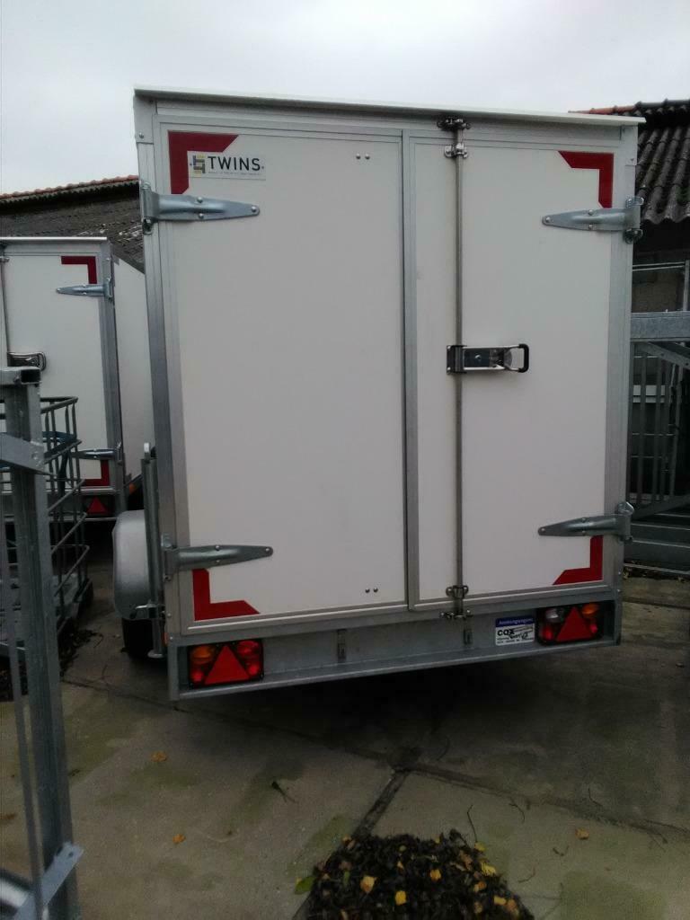 ongeremde gesloten aanhangers diverse uit voerringen € 2060, Ophalen, Nieuw