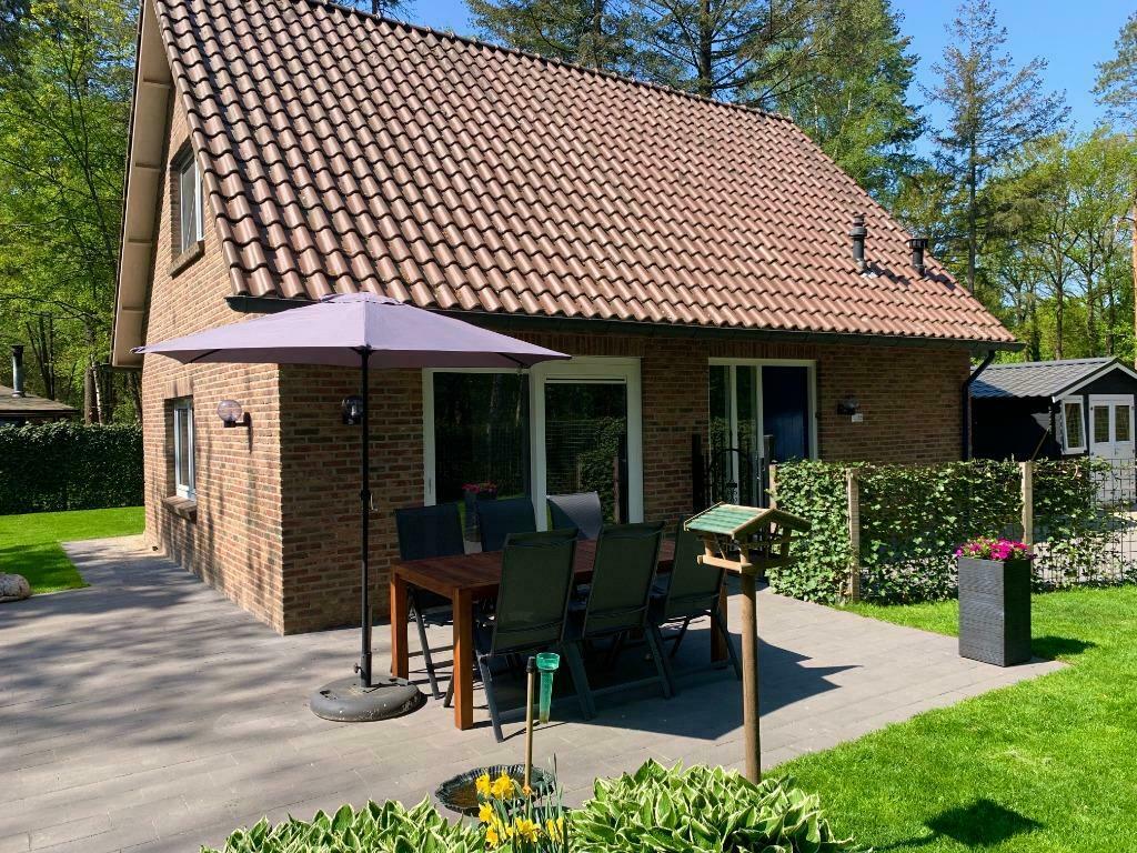 6 p vakantiehuis met goed omheinde tuin met veel privacy, Vakantie, Vakantiehuizen | Nederland, In bos, Wasmachine, Recreatiepark