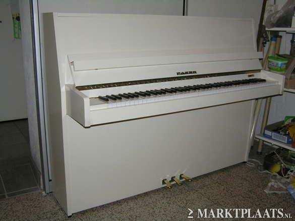 Op zoek naar een goede betaalbare piano ? Bel: 06-83891100, Ophalen, Zwart, Zo goed als nieuw, Piano