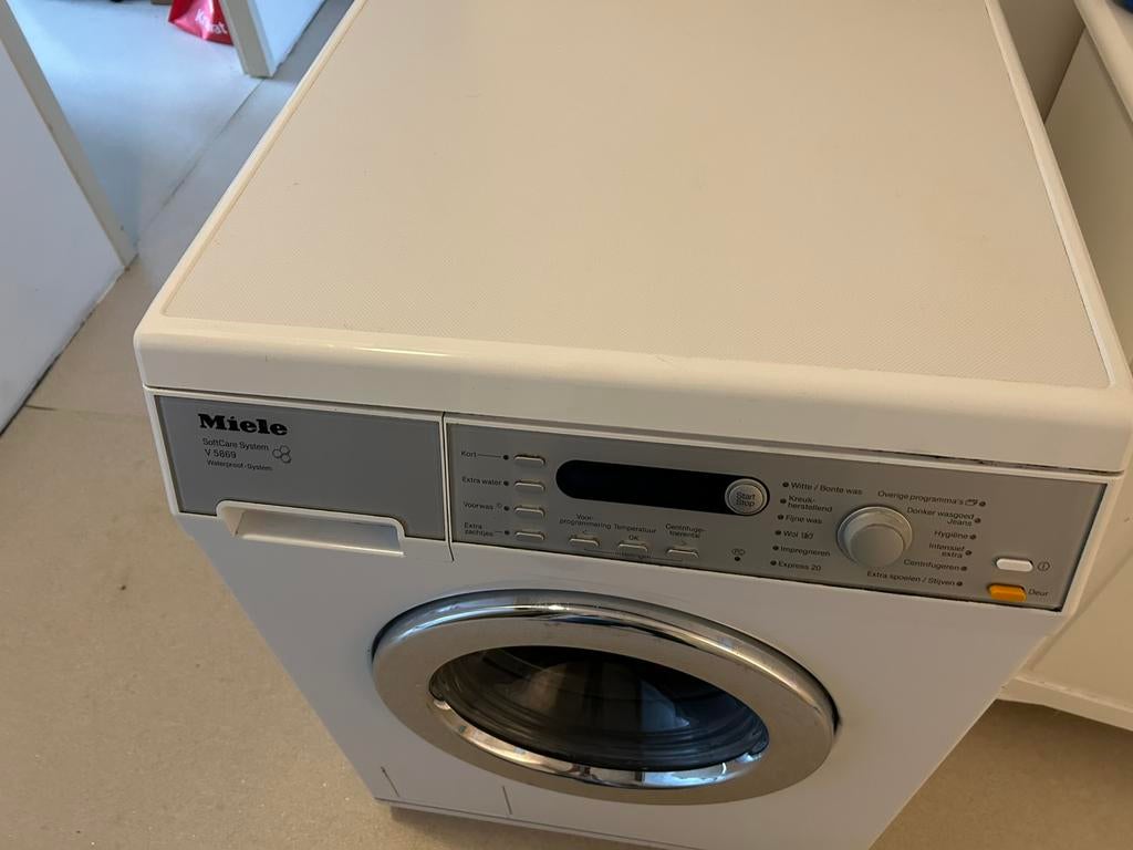Wasmachine Miel-onderdelen of reparatie, Ophalen of Verzenden, Zo goed als nieuw, 1200 tot 1600 toeren, 85 tot 90 cm