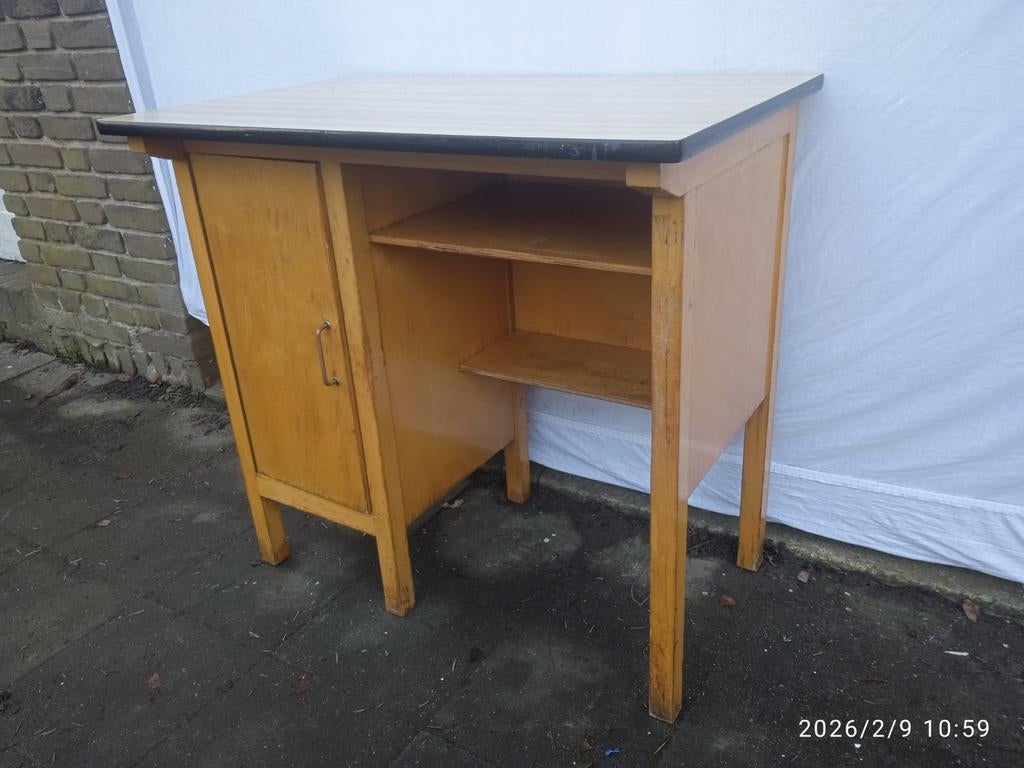 Jaren 50 eiken bureautje met geel bruin formica blad (2*), Ophalen, Gebruikt