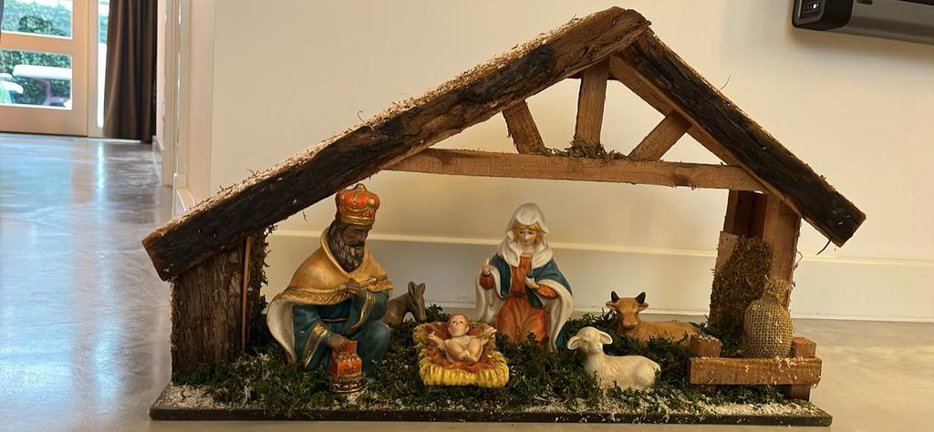 Kerststal met figuren, Ophalen of Verzenden, Zo goed als nieuw