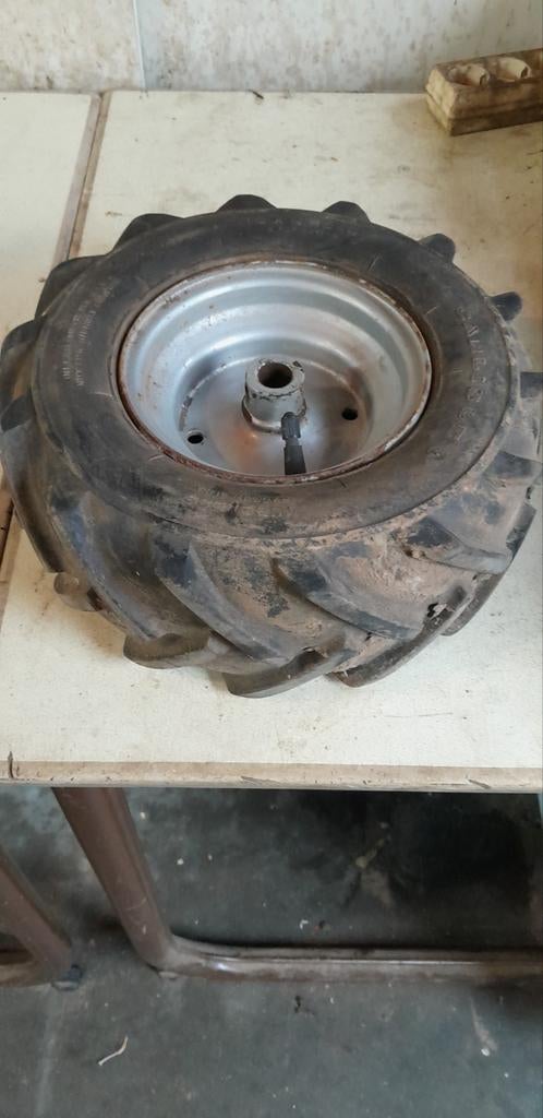 Wiel met band voor husqvarna rally weed eater tuinfrees, Tuin en Terras, Hand-tuingereedschap, Ophalen of Verzenden