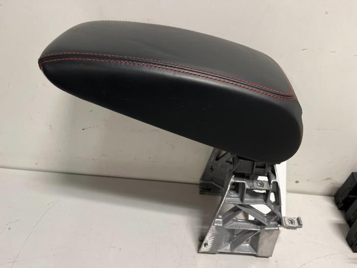 Armleuning van een Audi RS3, Gebruikt, -, -, -