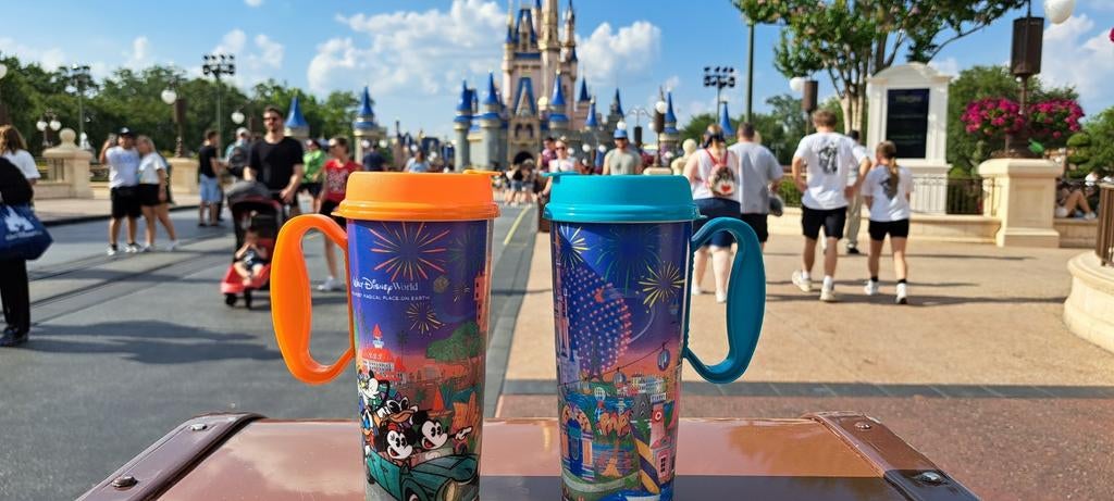 Disney World Thermosbeker + gratis Disneyland Parijs beker!, Ophalen of Verzenden, Mickey Mouse, Nieuw, Servies