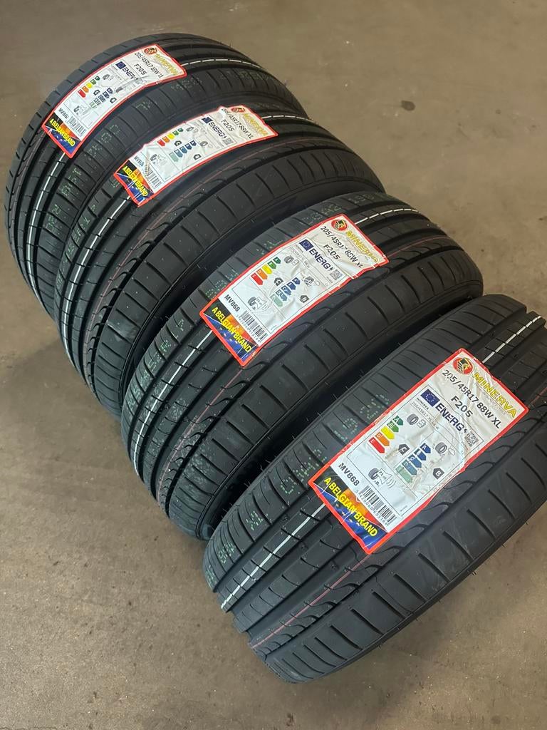 205 45 17 215 45 17 205 50 17 245 40 18 245 45 18 225 45 18, 18 inch, Nieuw, Ophalen of Verzenden, All Season