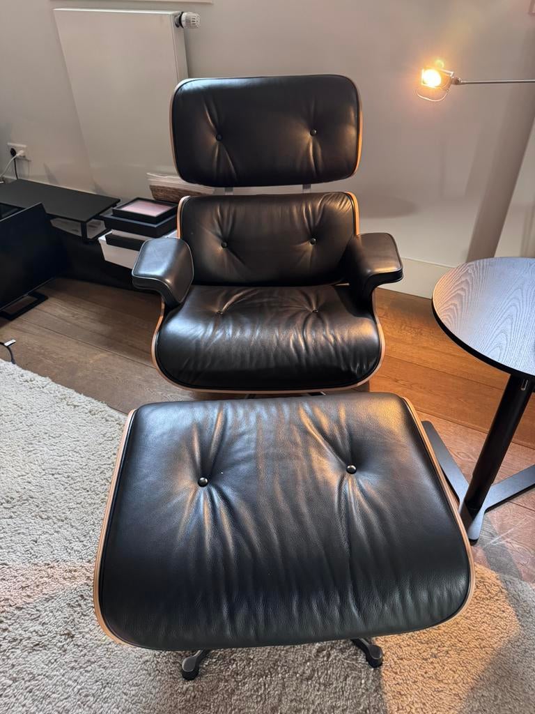 Vitra Eames Lounge Chair&Ottoman–palissander (rosewood), Huis en Inrichting, Bureaustoelen, Zo goed als nieuw, Zwart, Ophalen